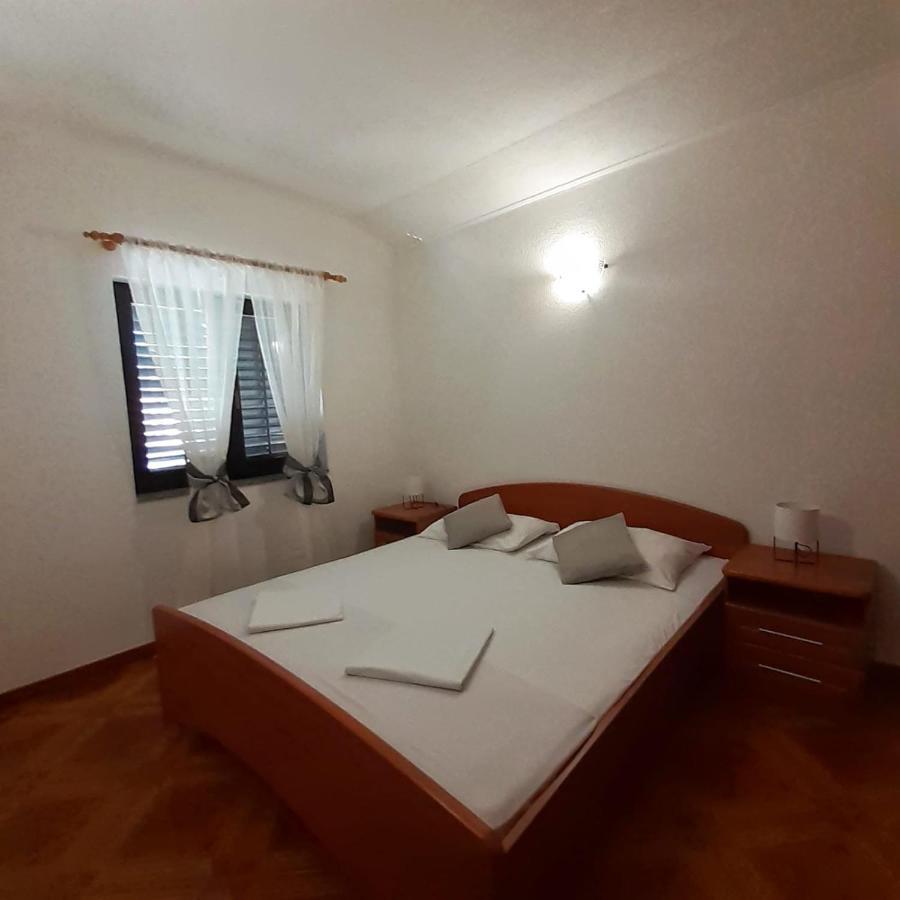 Guest House Keskic Karlobag Εξωτερικό φωτογραφία