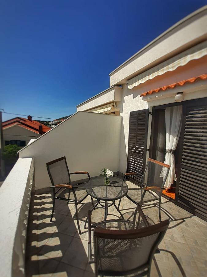 Guest House Keskic Karlobag Εξωτερικό φωτογραφία