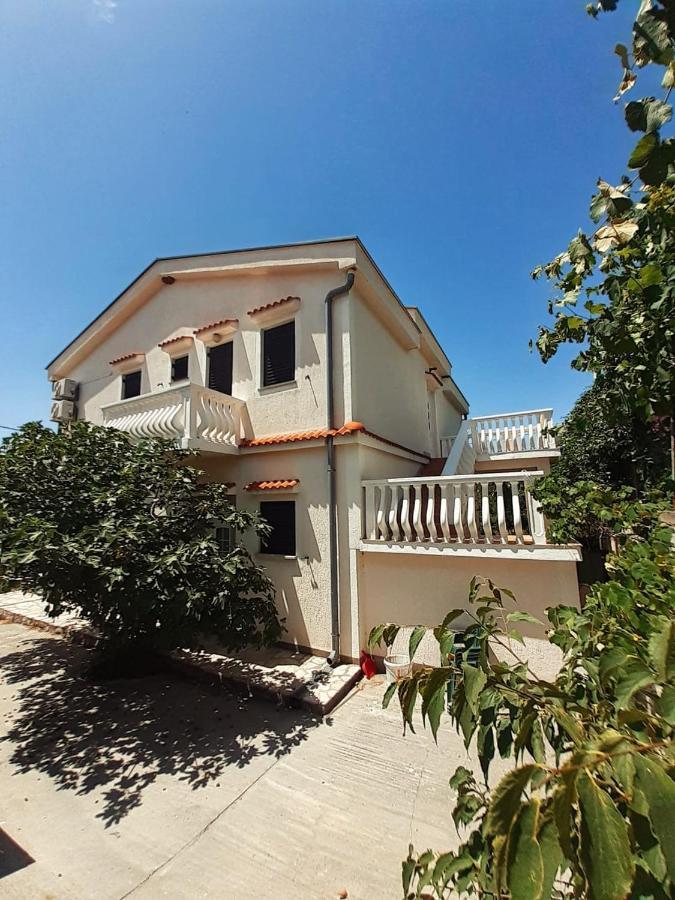 Guest House Keskic Karlobag Εξωτερικό φωτογραφία