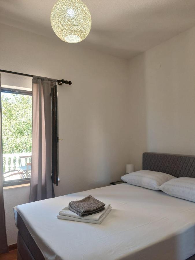 Guest House Keskic Karlobag Εξωτερικό φωτογραφία