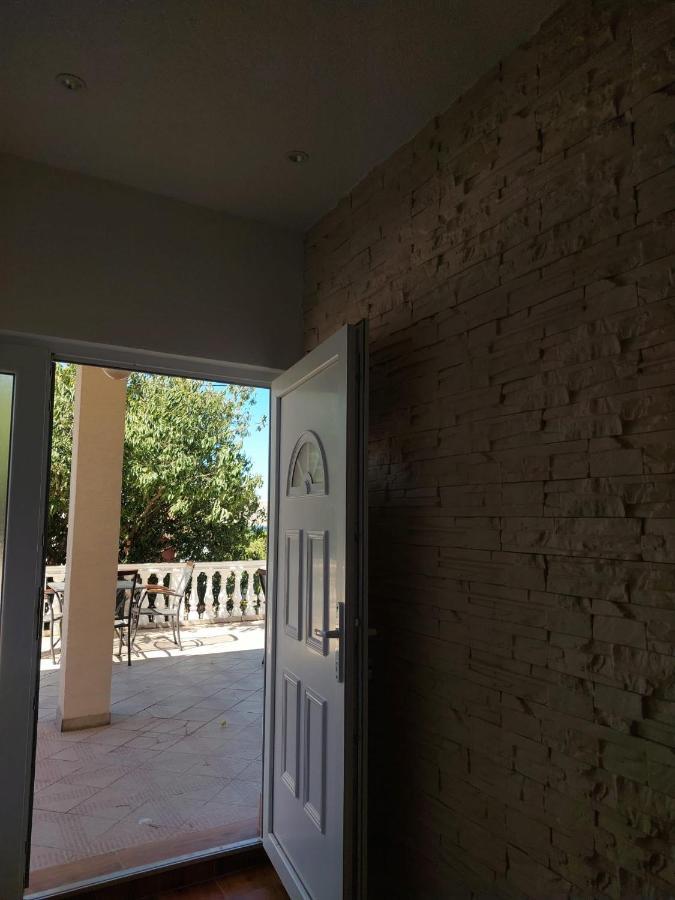 Guest House Keskic Karlobag Εξωτερικό φωτογραφία