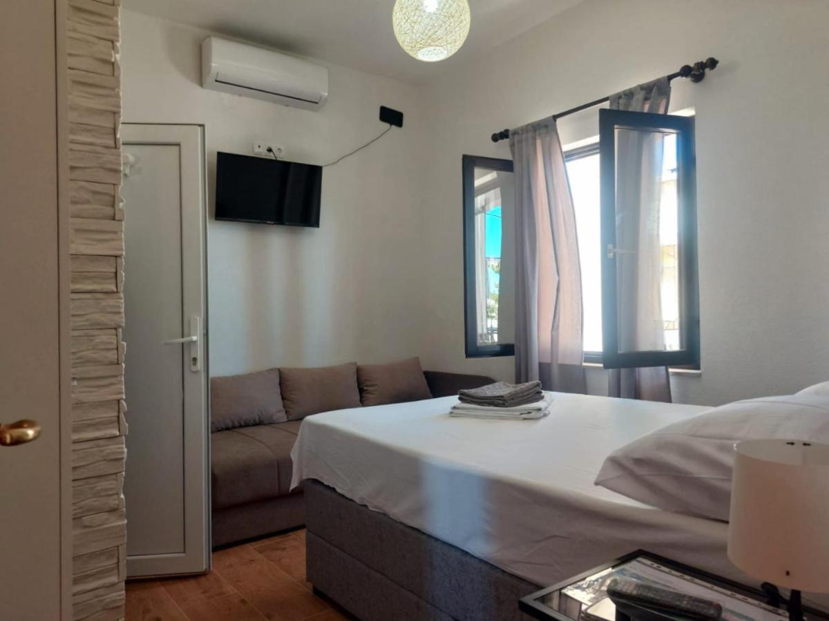 Guest House Keskic Karlobag Εξωτερικό φωτογραφία