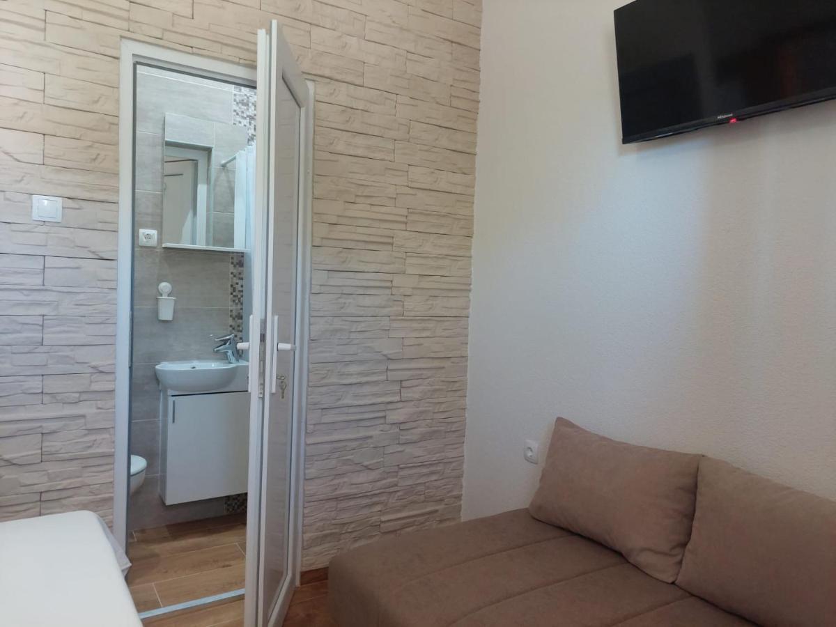 Guest House Keskic Karlobag Εξωτερικό φωτογραφία