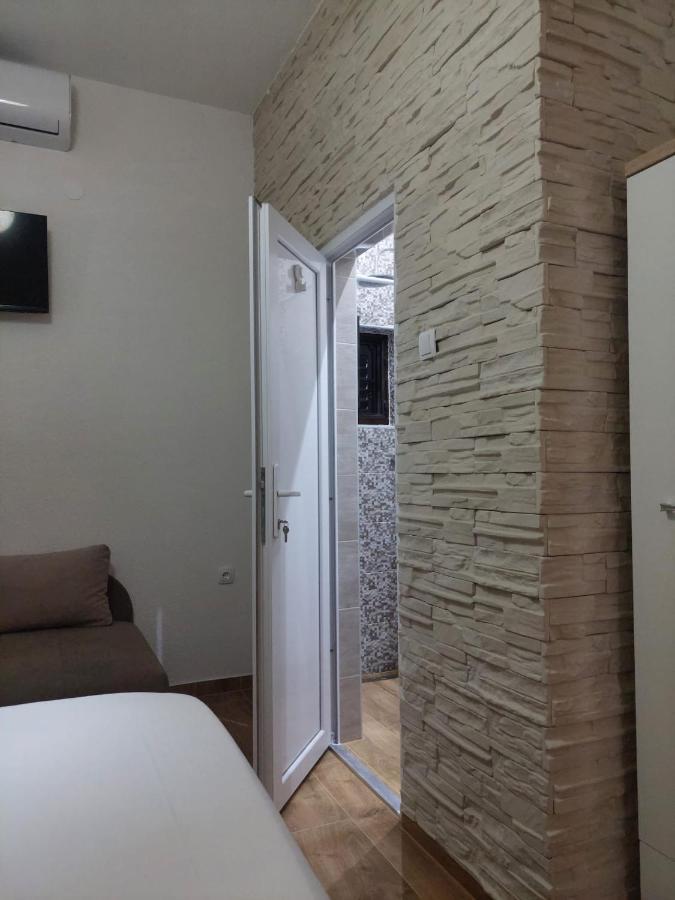 Guest House Keskic Karlobag Εξωτερικό φωτογραφία