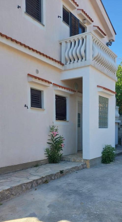 Guest House Keskic Karlobag Εξωτερικό φωτογραφία