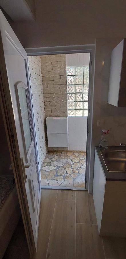 Guest House Keskic Karlobag Εξωτερικό φωτογραφία