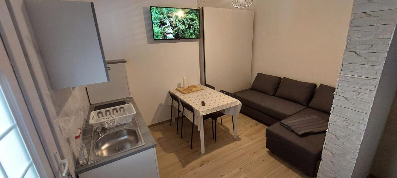 Guest House Keskic Karlobag Εξωτερικό φωτογραφία