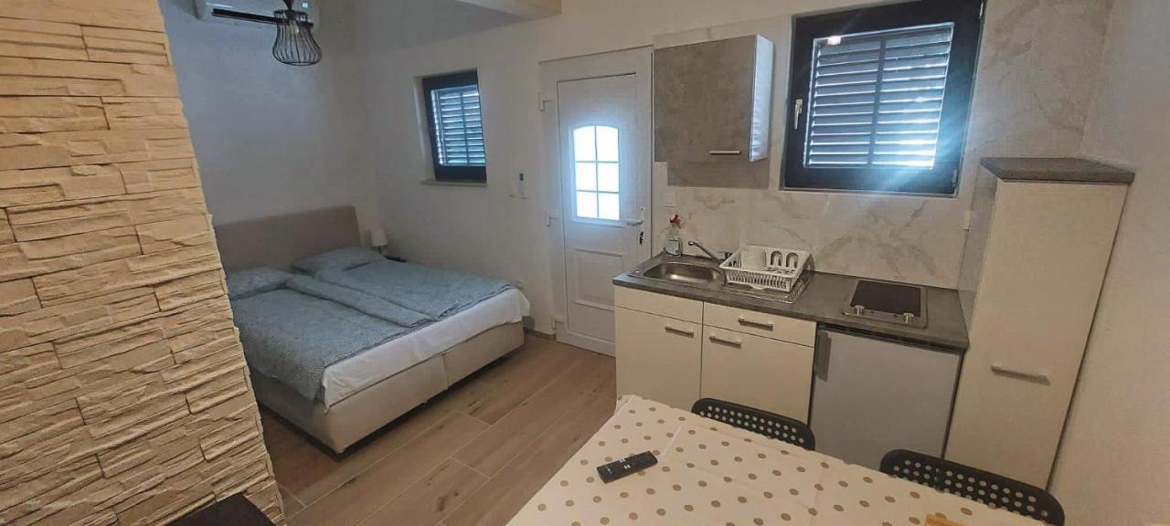Guest House Keskic Karlobag Εξωτερικό φωτογραφία