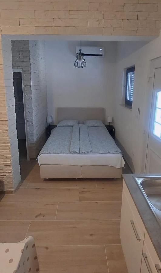 Guest House Keskic Karlobag Εξωτερικό φωτογραφία